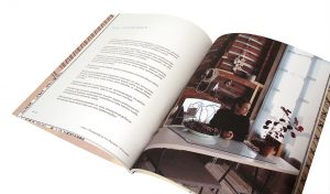 Näyttelyjulkaisun graafinen suunnittelu ja taitto