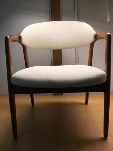 Tuolin uusi verhoilu