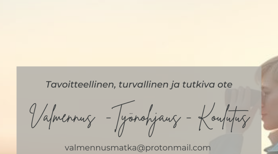 Henkilö kuvaannollisesti tähyää kiikareilla tulevia näkymiä - tähän tähtää myös coaching, valmennus ja uraohjaus