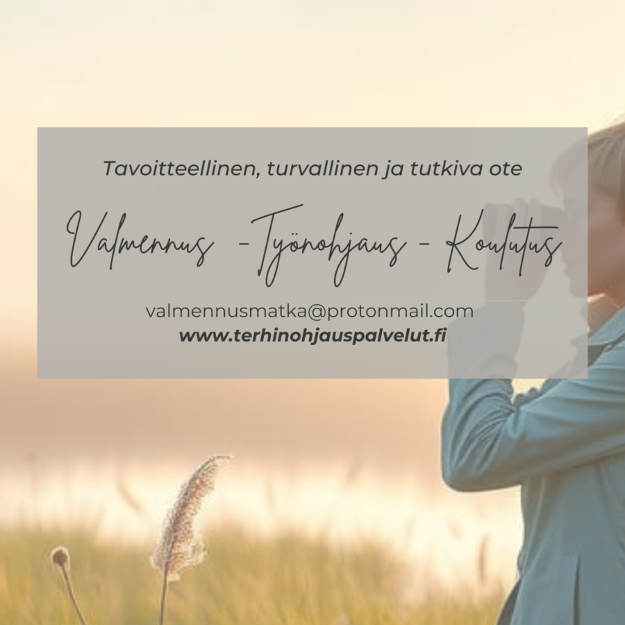 Henkilö kuvaannollisesti tähyää kiikareilla tulevia näkymiä - tähän tähtää myös coaching, valmennus ja uraohjaus